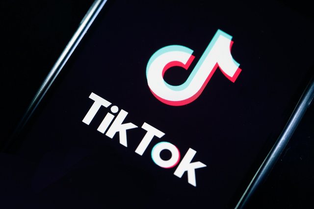 35 vjeçarja denigron burrin në Tik Tok, merr hak për divorcin