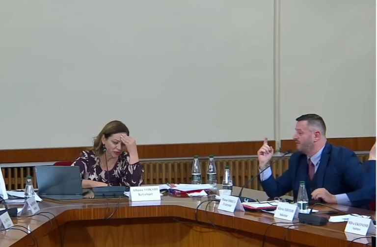 Sterilizimi/ “Beqaj me kuti me vete”. Irritohet Vokshi: Mua më ndaluat të merrja parfumin