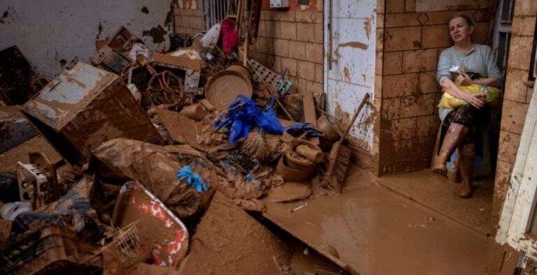 Përmbytjet në Valencia/ Spanja merr vendimin: Pushim të paguar në rast të motit të keq