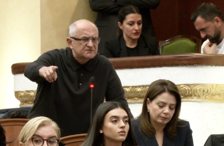 Deputetët e PD-së kërkojnë pjesëmarrjen e Ramës në Kuvend/ Vasili: Të paaftë. Parlamenti i falur në dorë të… Deputetët e PD-së kërkojnë pjesëmarrjen e Ramës në Kuvend/ Vasili: Të paaftë. Parlamenti i falur në dorë të...
