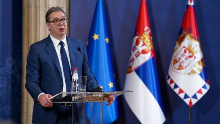 Shpërthimi në Kosovë/ Vuçiç: S’do t’i kërkoj falje askujt! Ata e dinë që nuk e kemi bërë ne Shpërthimi në Kosovë/ Vuçiç: S'do t'i kërkoj falje askujt! Ata e dinë që nuk e kemi bërë ne