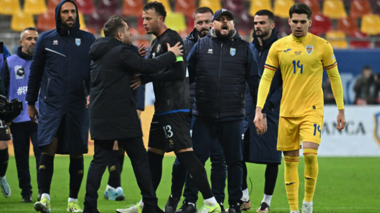 Zbulohen prapaskenat/ Lojtarët e Kosovës e braktisën fushën pasi panë një video në rrjet