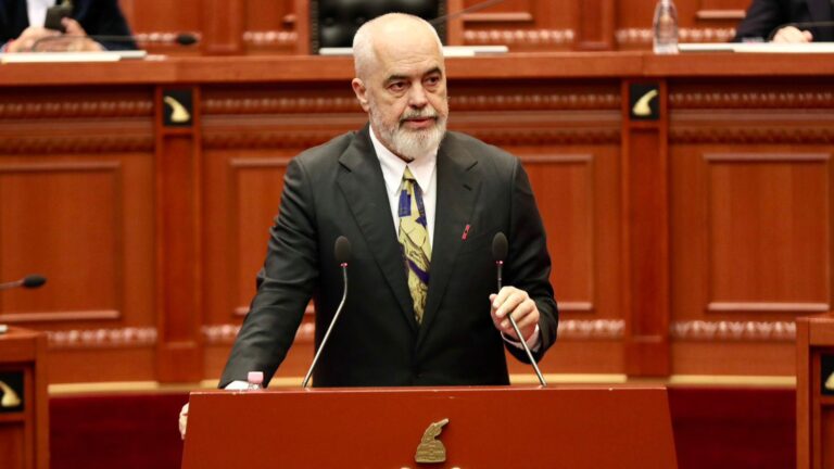 Bonusi i fundvitit/ Rama në Parlament: Ja sa lekë do të marrin pensionistët Bonusi i fundvitit/ Rama në Parlament: Ja sa lekë do të marrin pensionistët