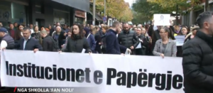 Vr*sja e 14-vjeçarit/ Protestë tek shkolla "Fan Noli": Martin Cani një fëmijë më pak, një dështim më shumë