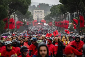 112-vjetori i pavarësisë/ Tirana pret mbi 10 mijë pjesëmarrës në “Paradën e shqiptarëve”. Si do devijohet qarkullimi