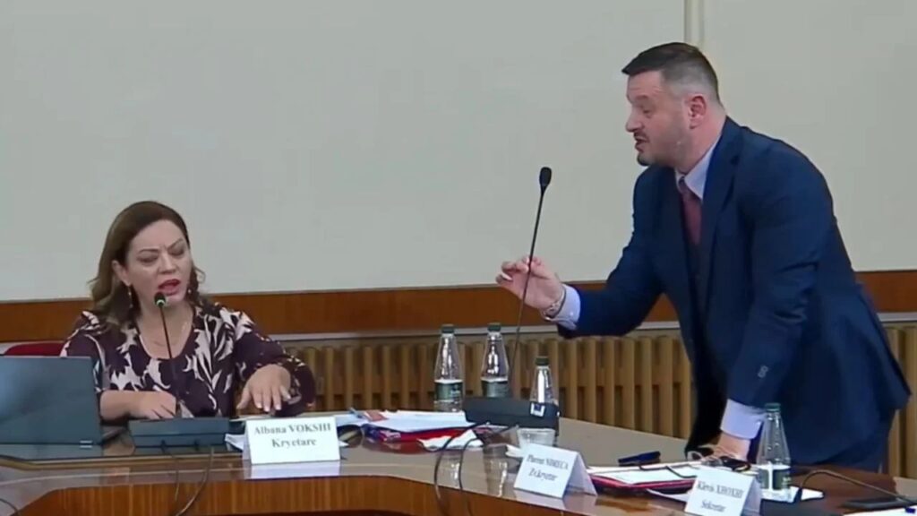 "Sterilizimi"/ Agrevon debati mes Vokshit dhe Ndrecës: Po të kishe armë ti do na hiqje qafe