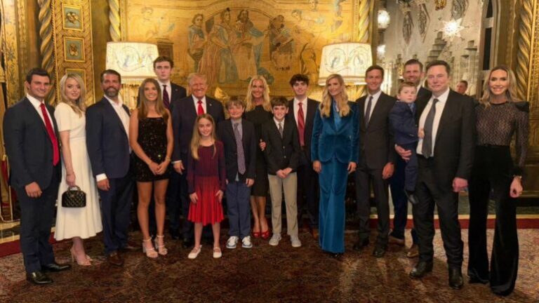 Trump rikthehet në Shtëpinë e Bardhë/ Reagon për herë të parë Melania, mungon në foton familjare