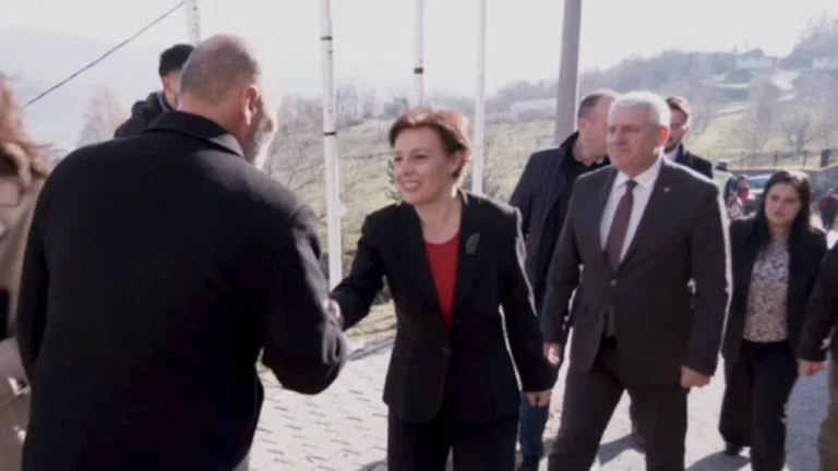 Ministrja bën gafën/ Ngatërron stërnipin e heroit Isa Boletini me kryetarin e komunës