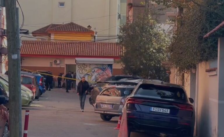 I mori jetën 14-vjeçarit pas konfliktit në rrjetet sociale, ky është adoleshenti që e qëlloi (FOTO) I mori jetën 14-vjeçarit pas konfliktit në rrjetet sociale, ky është adoleshenti që e qëlloi