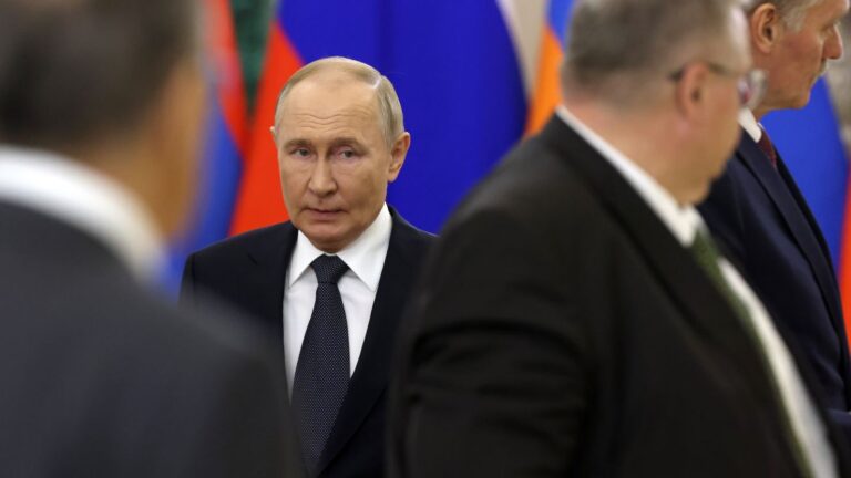 Kremlini: Putin nuk ka ndërmend t'i urojë fitoren Donald Trump