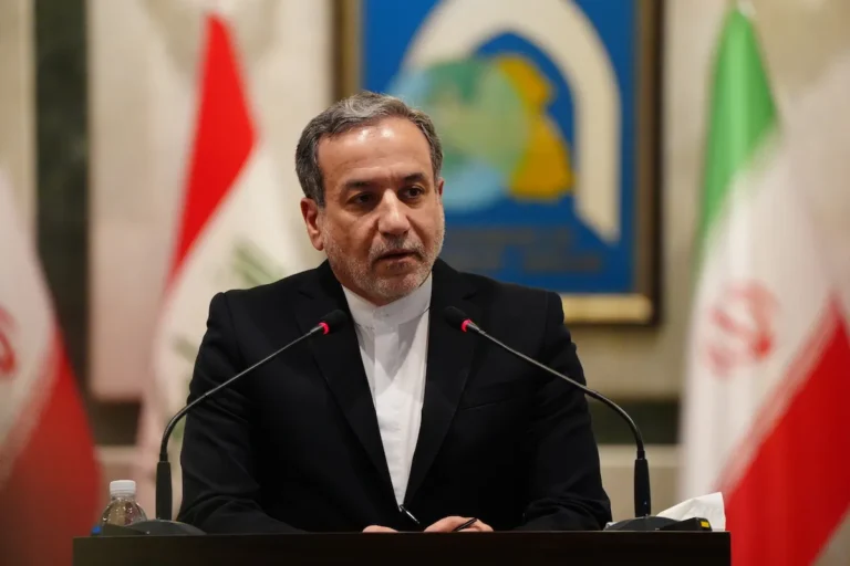 Kryediplomati iranian thotë se do t’i përgjigjen Izraelit në mënyrë “të matur” Kryediplomati iranian thotë se do t’i përgjigjen Izraelit në mënyrë “të matur”