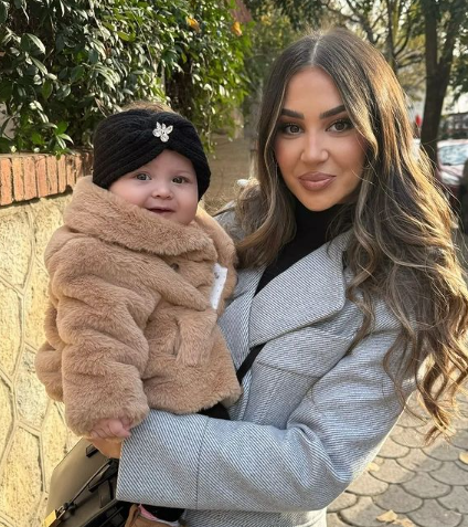 "Bëmë mama të të ngjaj"/ Kiara Tito poston fotot e ëmbla me Lunushin