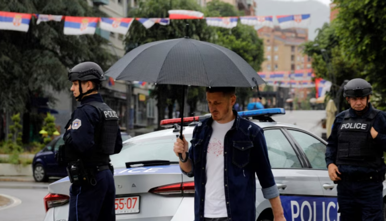 Policia e Kosovës kërkon besim në veri, qytetarët i duan “të vetët” Policia e Kosovës kërkon besim në veri, qytetarët i duan “të vetët”