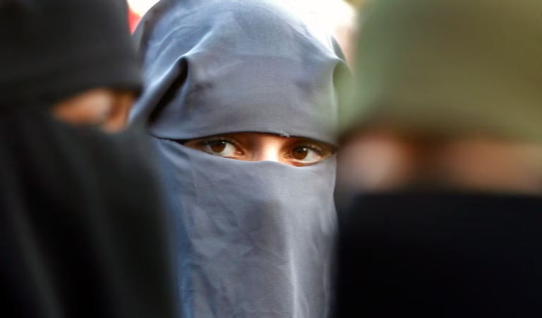 Zvicra ndalon mbulimin e fytyrës në hapësira publike nga janari