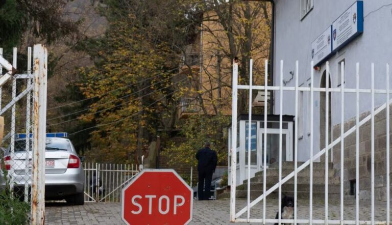 Stacioni policor në Zveçan sulmohet me dy granata dore