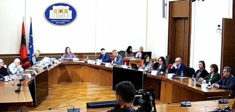 Përplasje tek ‘Sterilizimi’/ Vokshi: E lëshuat hajdutin 2 metrosh. Ndreca: Beqaj, dëshmitari kryesor Përplasje tek 'Sterilizimi'/ Vokshi: E lëshuat hajdutin 2 metrosh. Ndreca: Beqaj, dëshmitari kryesor