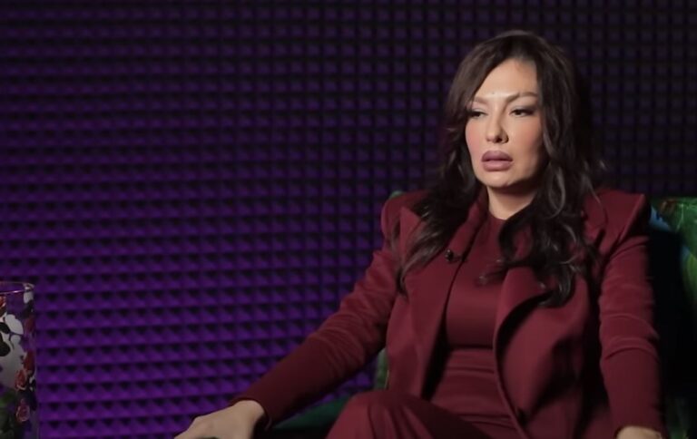 Preu vetullën e u gjykua për buzët "e bëra"/ Adelina Ismaili: E kam dhuratë nga motra më goditi me derë. Kam zbulu forcën e make up-it