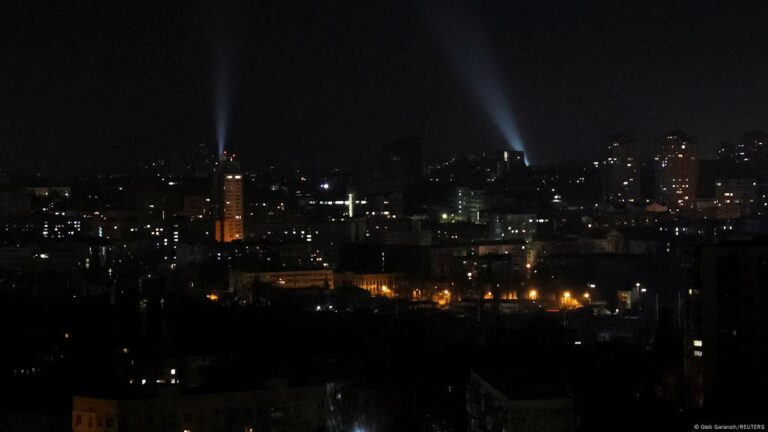 Rusia sulmon Kievin dhe Harkivin