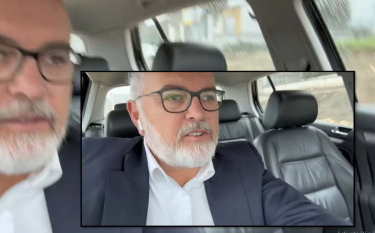 Deputeti socialist shkel rregullat e qarkullimit, flet në telefon teksa i jep makinës (VIDEO) Deputeti socialist shkel rregullat e qarkullimit, flet në telefon teksa i jep makinës (VIDEO)