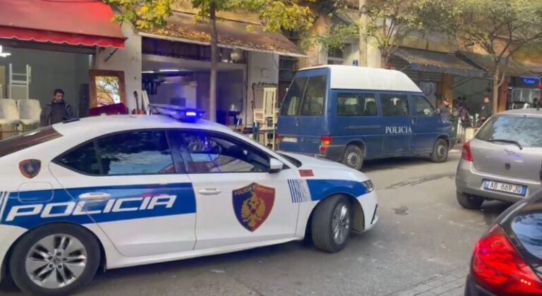 Sot një javë nga vr*sja e Martin Canit, protestë para Ministrisë së Arsimit Sot një javë nga vr*sja e Martin Canit, protestë para Ministrisë së Arsimit