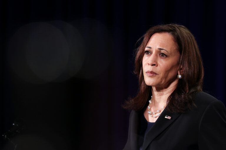 U mund nga Trump/ Reagon për herë të parë ekipi i Harris