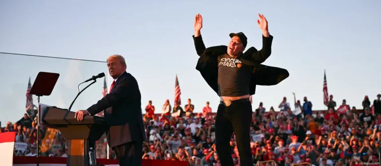 Elon Musk arrin pasuri rekord mbi 400 miliardë dollarë