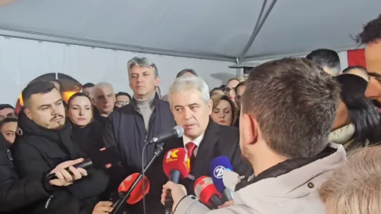 Debati për gjuhën shqipe/ Ali Ahmeti: Mos na prekni aty ku s’duhet. Sështë mirë, ne duam paqe Debati për gjuhën shqipe/ Ali Ahmeti: Mos na prekni aty ku s'duhet. Sështë mirë, ne duam paqe