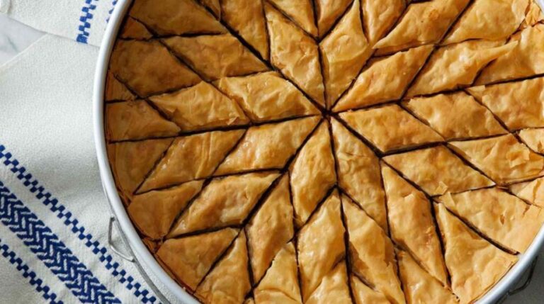 Nga gjeli i detit te bakllavaja, sa i kushton shqiptarëve darka e Vitit të Ri?
