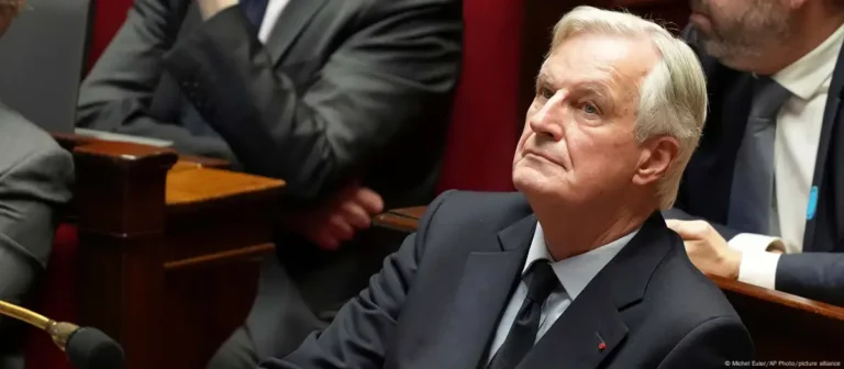Francën e pret një krizë politike me mocionin e votëbesimit Francën e pret një krizë politike me mocionin e votëbesimit