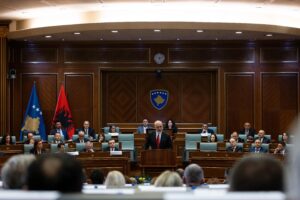 "Proces i parregullt ligjor!"/ Rama:Thaçi e krerët e tjerë të UÇK po mbahen peng në Hagë