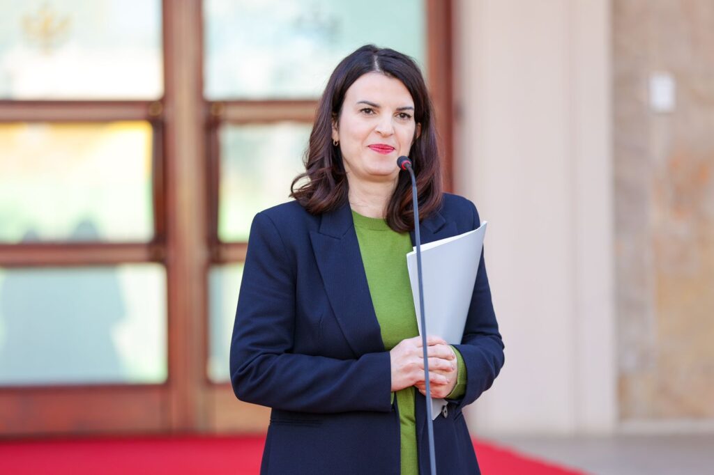 Koçiu: Shpërblim 150 mijë lekë për përfituesit nga skemat sociale. Ja kategoritë që përfshihen