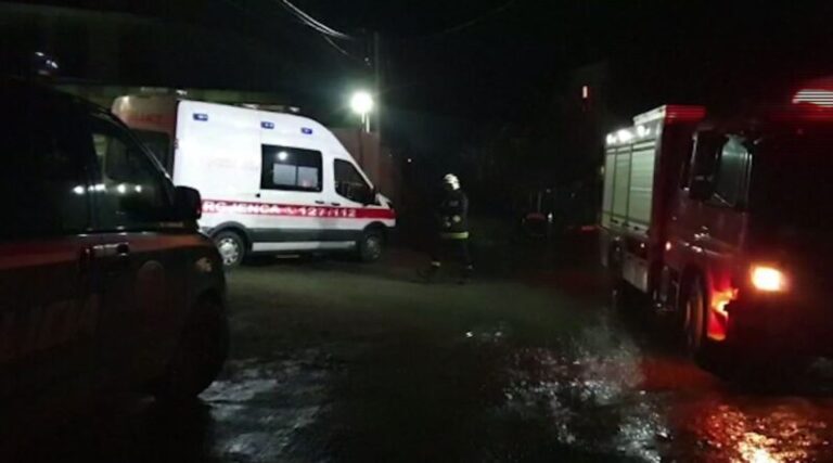 E rëndë/ Ambulanca me shpejtësi skëterrë përplaset me murin. Ndërron jetë pacienti