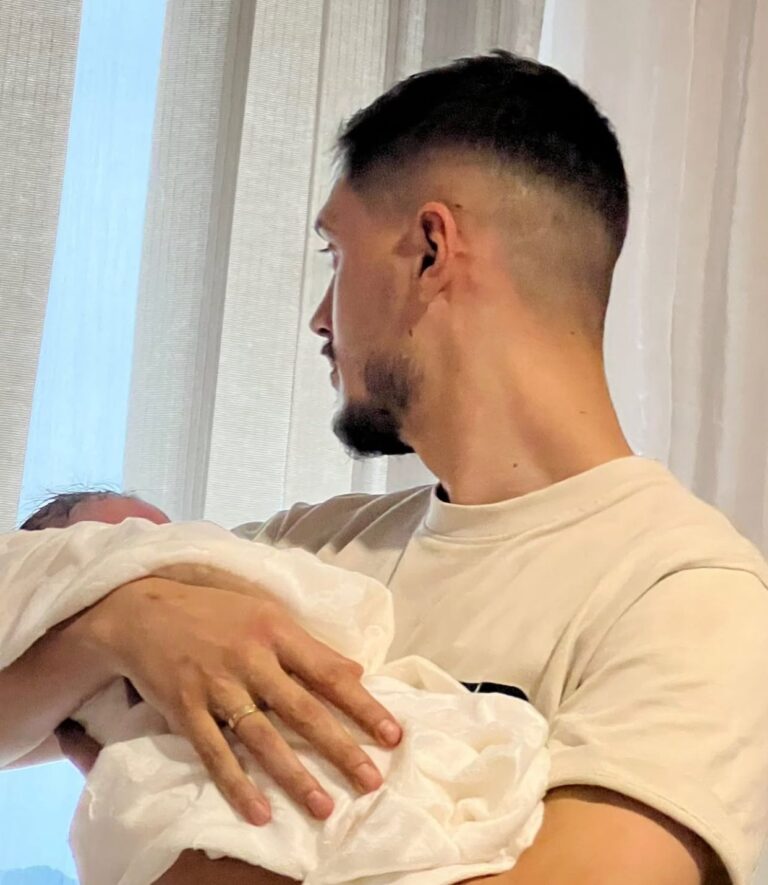 Familja Idrizi tashmë e plotë. Sara Gjordeni sjell në jetë Nean e ëmbël