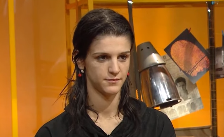 E trishtë/ 2 martesa të dështuara e dy fëmijë "pa baba". Eriselda i lutet Zotit të bashkojë 2 vogëlushët e saj