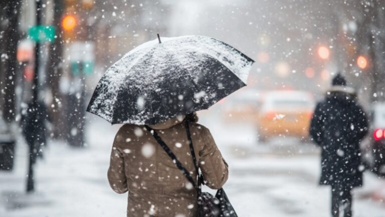 Rënia e temperaturave rikthejnë reshjet e dëborës. Ja si parashikohet moti për ditën e nesërme
