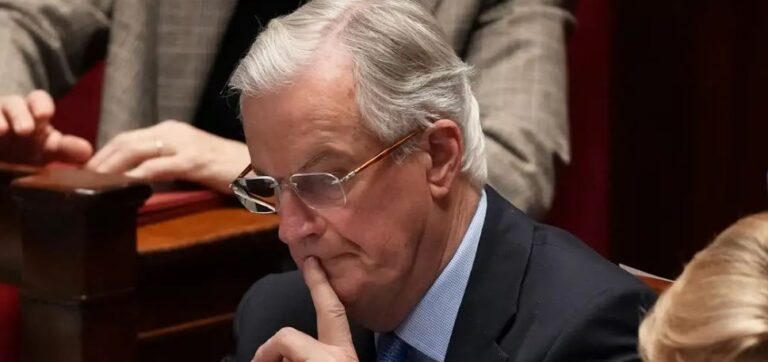 Opozita në Francë rrëzon qeverinë