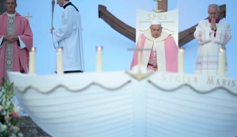Papa Françesku mban meshë madhështore në vizitën e tij të parë në Korsikë