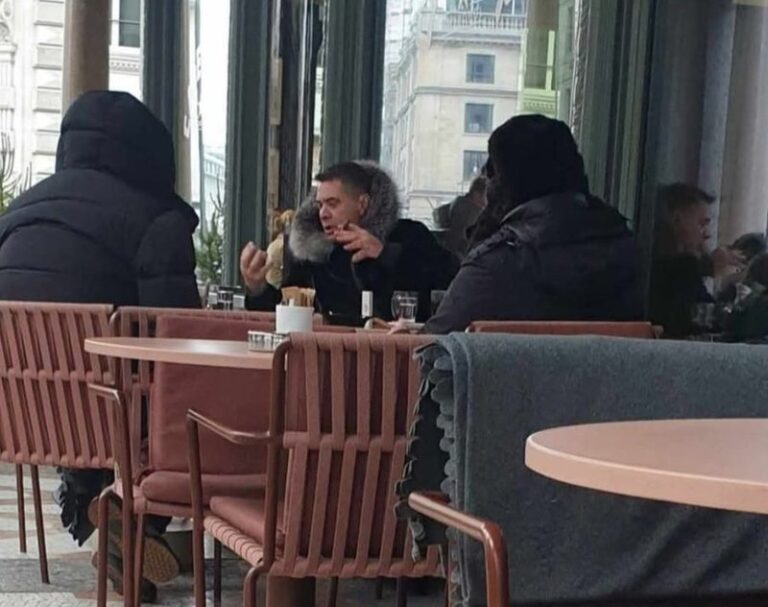 Në arrati prej Korrikut të 2023/ Me puro e nën shoqërinë e dy personave, del një tjetër foto e Arben Ahmetajt