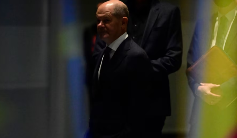 Scholz në vizitë të papritur në Kiev, ndan ndihmë të re ushtarake për Ukrainën