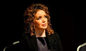Mesazhi i Edlira Çepanit në Fest 63: Forca e vetmja mundësi që ke në jetë