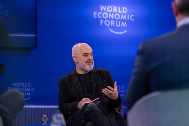 “Duhet të ishe marksist-leninist që të vije në aeroportin shqiptar”, Rama: Pritëm 12 mln turistë në 2024