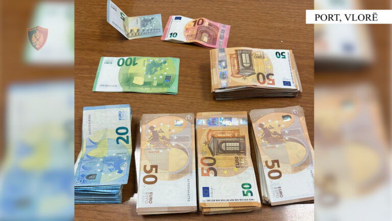 Tentoi të fuste në Shqipëri 20 mijë euro të padeklaruara, e pëson 56-vjeçarja në Vlorë Tentoi të fuste në Shqipëri 20 mijë euro të padeklaruara, e pëson 56-vjeçarja në Vlorë