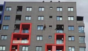 RENEA hyri në apartament, vajza gjendet e vetme në banesë