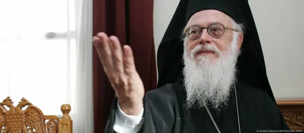 U përcoll për në banesën e fundit/ DW: Janullatos urë miqësie mes Shqipërisë dhe Greqisë