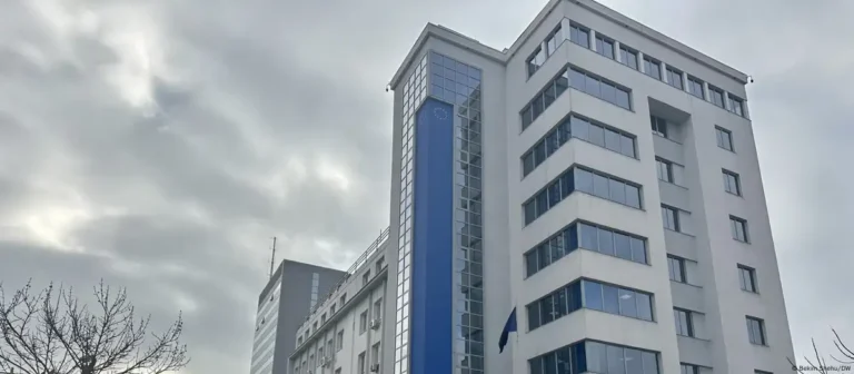 Bashkimi Europian kritikon mbylljen e institucioneve serbe në Kosovë