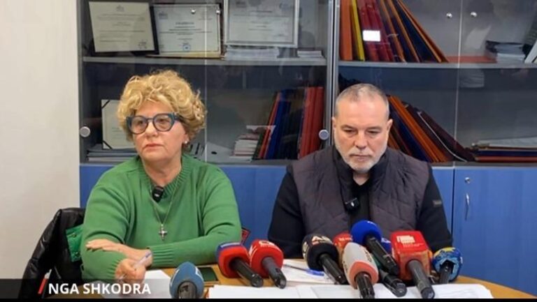 3-vjeçari ndërroi jetë pas helmimit. Drejtori i spitalit: E sollën pa shenja jete, i ati s’pranoi ta shtronte 3-vjeçari ndërroi jetë pas helmimit. Drejtori i spitalit: E sollën pa shenja jete, i ati s'pranoi ta shtronte