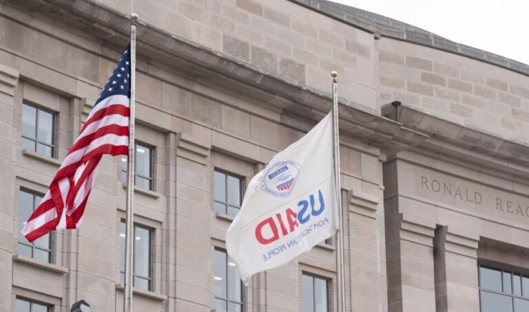 Administrata Trump pezullon nga puna punonjësit e USAID-it në mbarë botën