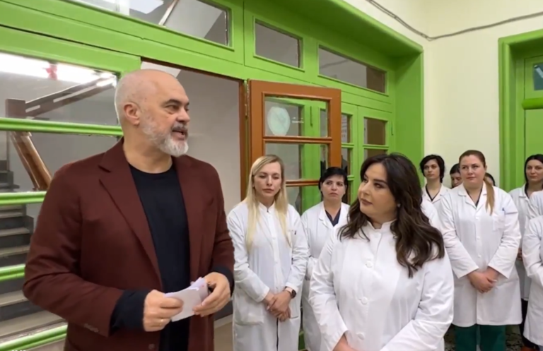 Lajm i mirë për stafet mjekësore. Rama: Puna juaj do shpërblehet me rritje page