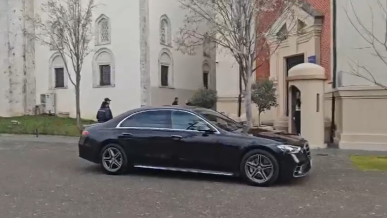 Kryeministri Edi Rama sërish në Bashkinë e Tiranës, takohet me nënkryetarët