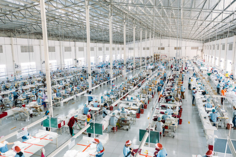 Kriza e industrisë, numri i të punësuarve ra me 13.1%! Efektet negative që solli rënia e euros dhe ulja e kërkesës nga jashtë